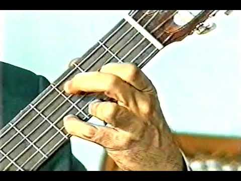 Fausto Cigliano in 'Ventata nova' nel salotto tv 'Serenata Napulitana' con Mirna Doris.