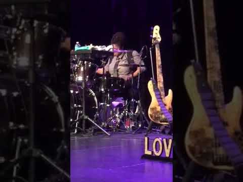 Nikki Glaspie drum solo