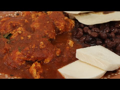 HUEVO EN SALSA DE CHILE MORITA