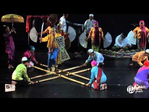 DANCE This 2014 “Singkil” Kalahi Philippine Dance Company