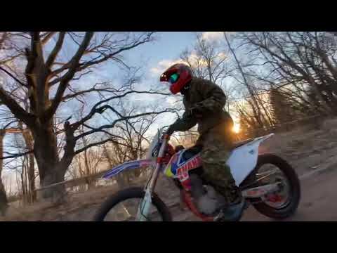 Avantis 250 Enduro stant on Russian road