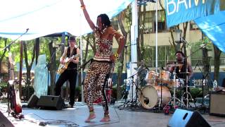 Fatoumata Diawara Performing at Brooklyn Metrotech