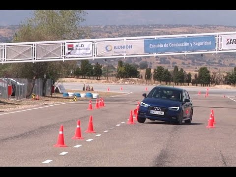 Audi A1 Sportback 2015 – Maniobra de esquiva (moose test) y eslalon | km77.com