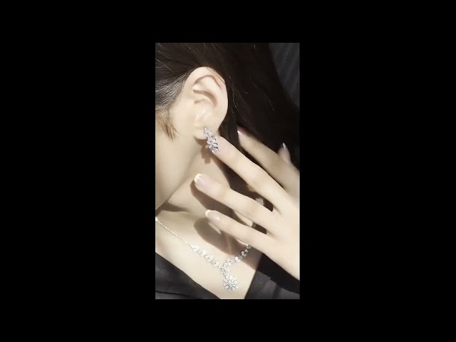 طقم أنيق بتصميم زهري متدلي مرصع بزركون