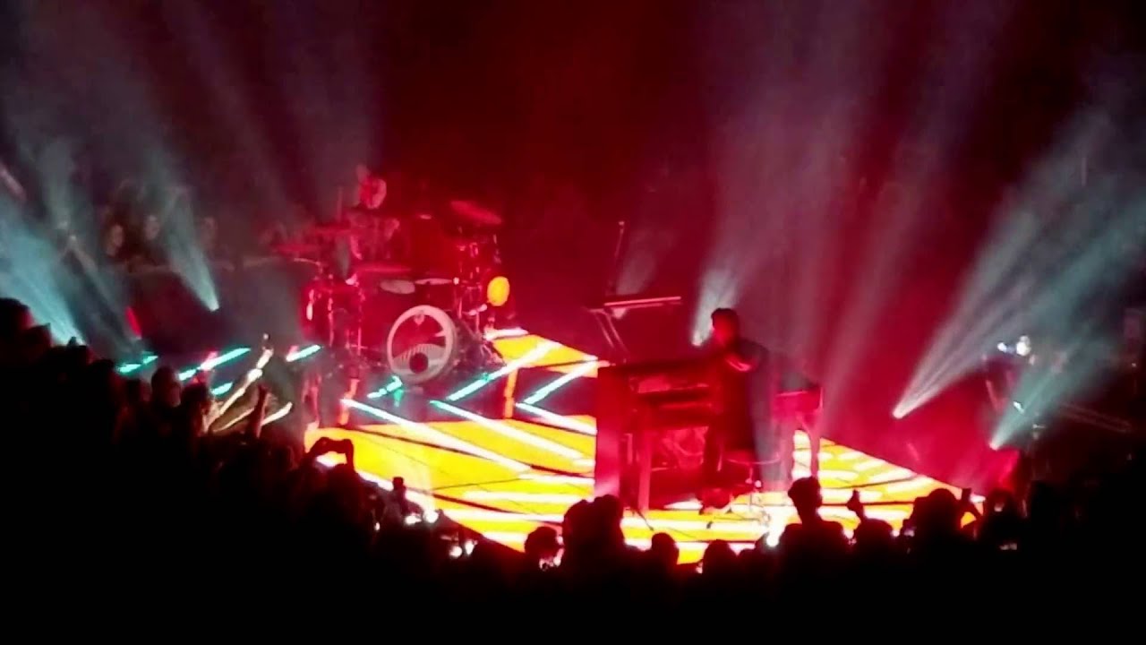 Twenty One PIlots Emotional Roadshow 2016 - Ode To Sleep Second Stage