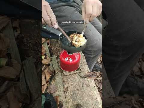 Dieses Outdoor-Brot wirst du lieben, weil es so einfach und lecker ist [Bushcraft, Survival] #Shorts