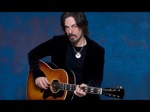 Richie Kotzen demos DiMarzio\'s The Black Angel Acoustic & Piezo Pickups