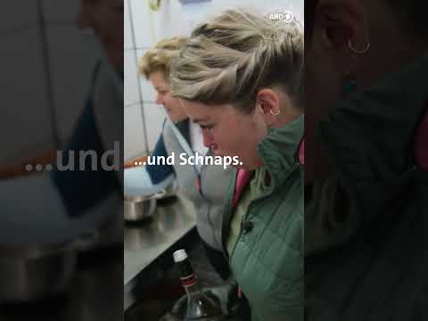 Bäuerin Nina macht Eierlikör aus Emu-Eiern. Ob das schmeckt? #shorts #eierlikör #diy