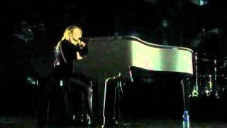 Coeur de Pirate " Cast Away " Lyon Radiant le 24/04/16...