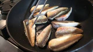 Casa  🏡 Petrini Presenta : Filetto Di Gallinella Al Limone E Pepe Rosa