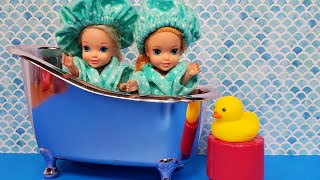 Shower time ! Elsa &amp; Anna toddlers - cleaning - bedtime