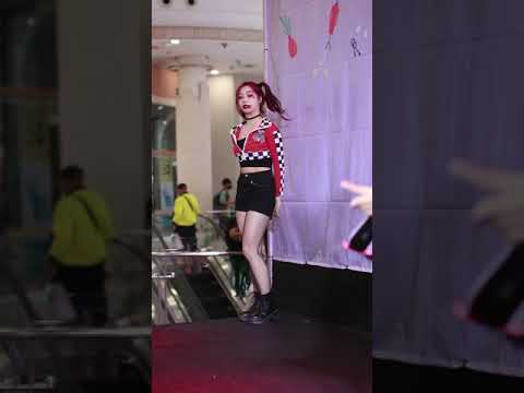 [Fancam] Snowploy AMERYU / Trouble Maker  [Halloween Party@Terminal21 Asok] [31.10.2020]