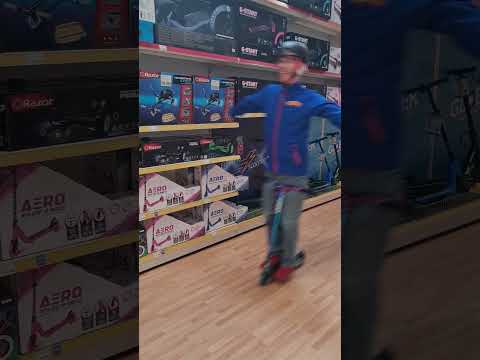 La Trottinette Freestyle Stunt Neo Pro de Blindside est chez Smyths Toys #trotinette #smythstoys