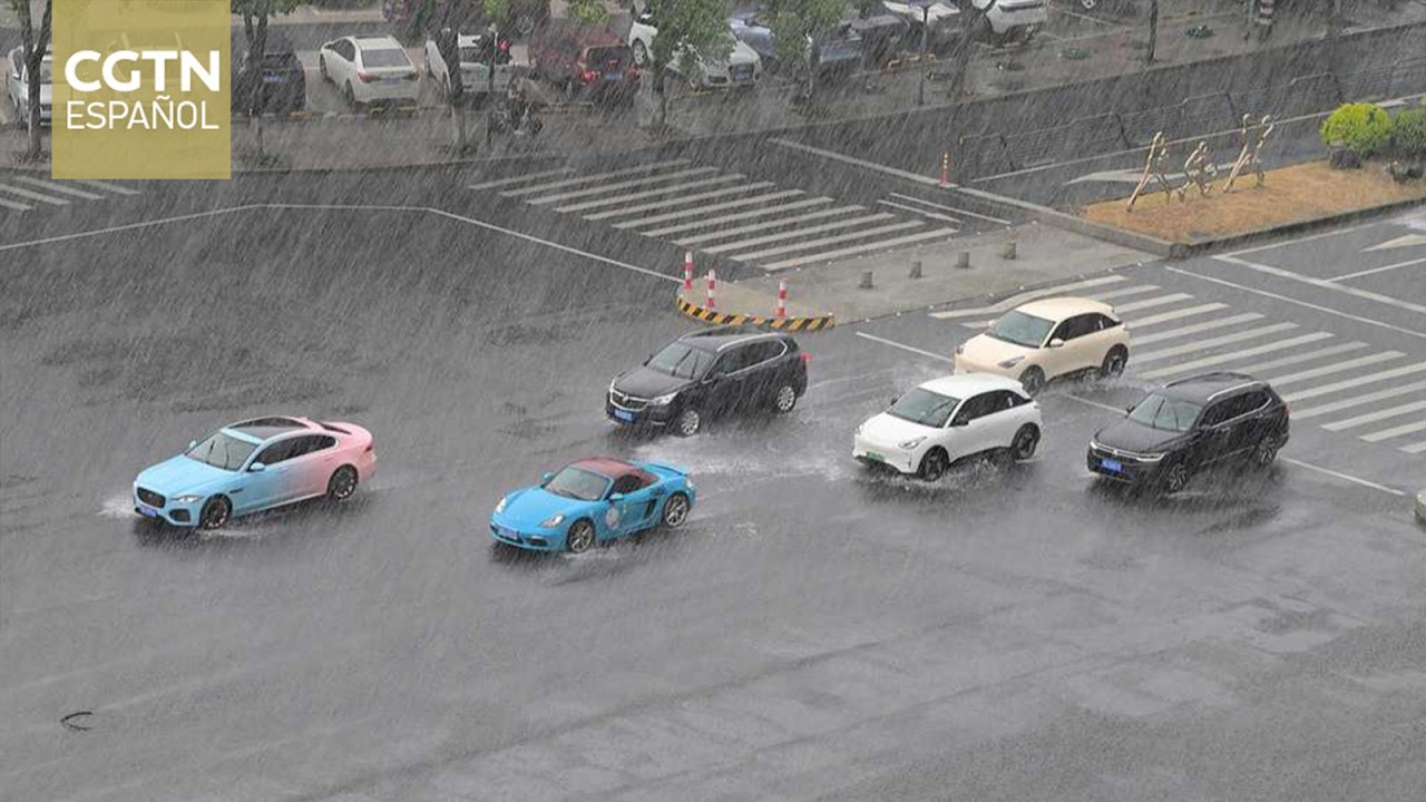 Los tifones Narra y Gaenari traen fuertes lluvias al sur de China, mientras se activan las alertas