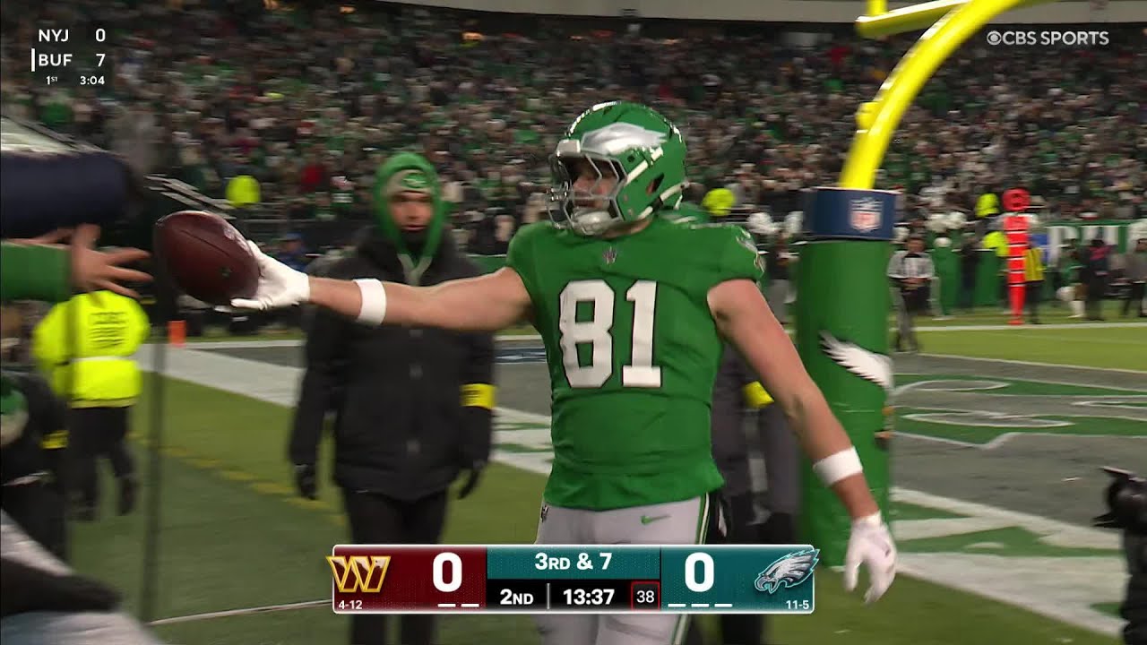 Mckee slings it to Calcaterra for a Philly TD
