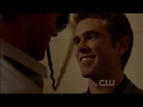 Teddy & Ian Kiss (12-06-10) (90210)