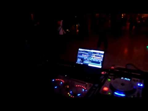 Dj Jackson Animator en la Disco "Lermitage" al Control del Regueton..!