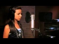 Jeune fille de 12 ans qui chante 