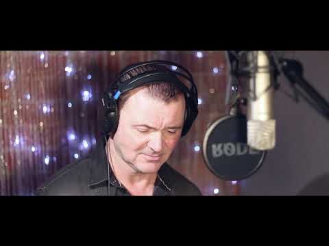 Singing Experience: Give Me A Mountain (Elvis) - Darren Love