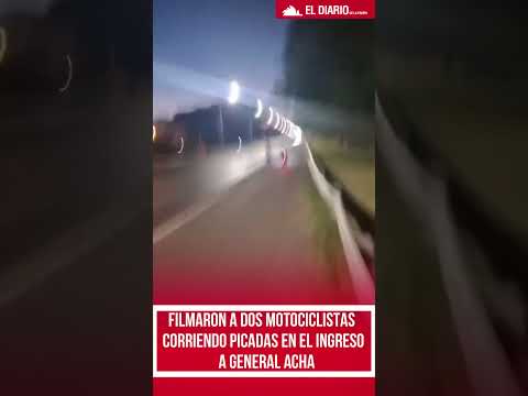 Filmaron a dos motociclistas corriendo picadas en el ingreso a General Acha