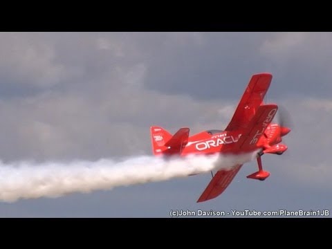 2014 R.I. Airshow @Quonset - Sean D. Tucker (Oracle Challenger III)