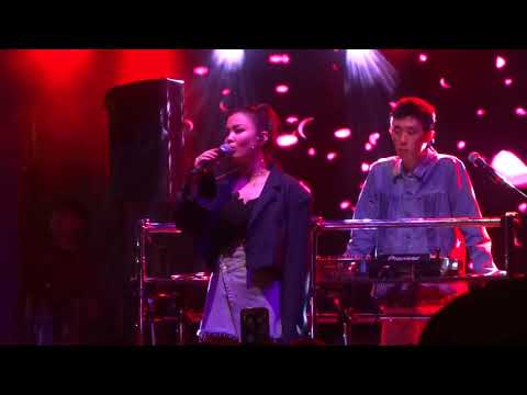 031618 Lee Hi Live in Austin - Rose