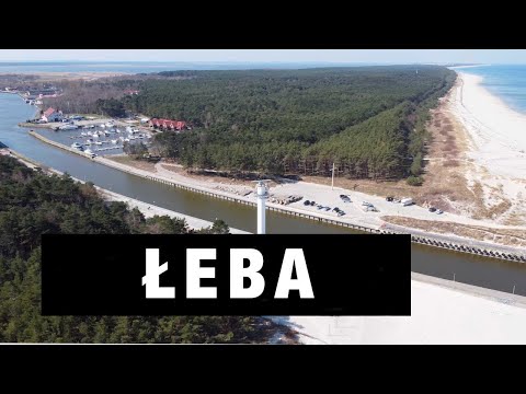 Łeba. Ulice w mieście, port, plaża, kościoły.
