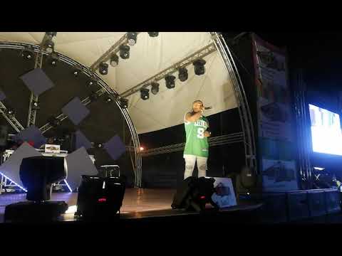 teQ-illA performs his smash hit "Aborekgwa" then calls out the legend Zola 7 onto stage!