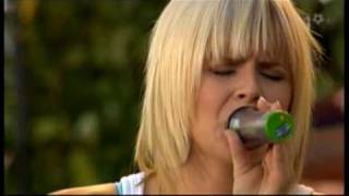 Robyn - Oh Baby Live from skansen - best on allsång ever.mpg