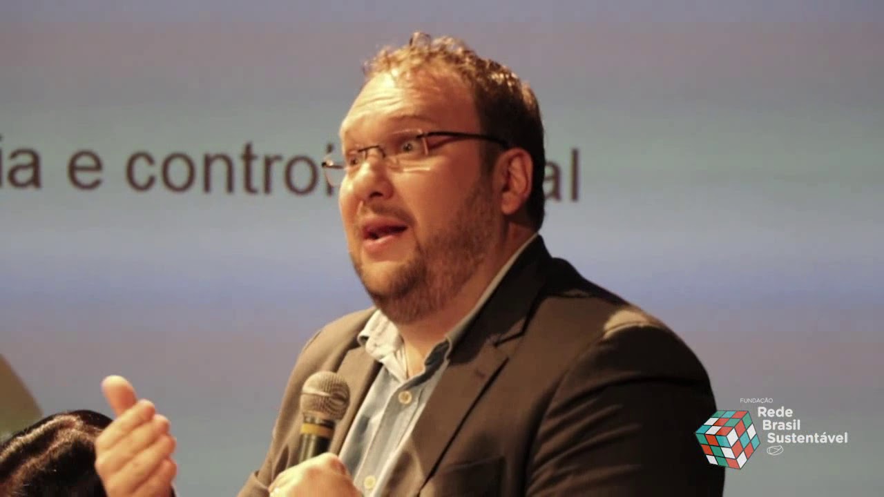 Prof. Fernando Coelho faz sua exposição no seminário sobre Gestão Pública