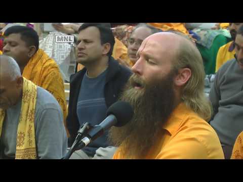 Kirtan from Radha Madhav Dham - 12/27/2017 - Swami Nikhilanand Ji - Aisi Pila De Saki