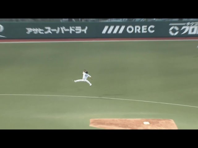 【ファーム】跳躍力の高さを見せる!! ホークス・仲田慶介が投手を救うジャンピングキャッチ!!  2024年9月17日 福岡ソフトバンクホークス 対 阪神タイガース