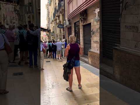 The Spanish sing beautifully in the streets of Alicante #shorts #travel #spain #alicante #singing