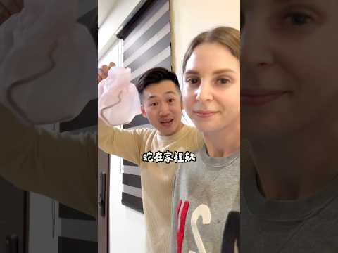 繼壁虎、螞蟻、喇牙之後，家裡出現了蛇！？這是蓋瑞(Gary)來跟我們打招呼嗎？ 好險有抓到蛇不然這天晚上會睡的膽戰心驚餒！！請問抓到蛇怎麼處理啊？？