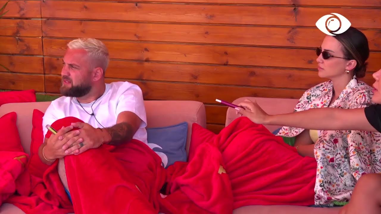 “Të shtri barkas, mos më detyro”/ Luizi dhe Kristi debatojnë: Je legen