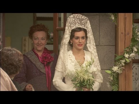 Puente Viejo C1257 - Gracia llega al altar acompañada de las vecinas de Puente Viejo