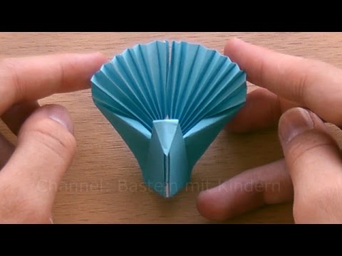 Origami Pfau basteln mit Papier - Basteln mit Kindern - Vogel falten - Origami Tiere