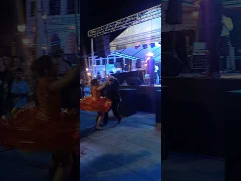 Bailadores llaneros mostrando y enseñando a bailar joropo en Puente Nacional Santander