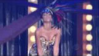 HD Rihanna - Vogue (live at 2008 Fashion Rocks)