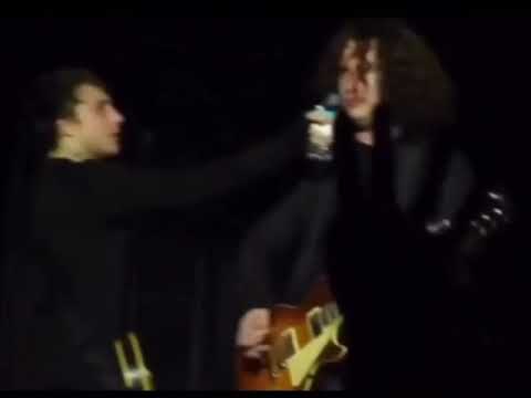 Frank Iero annoying Ray Toro for 1 minute straight