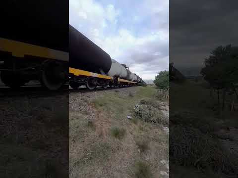 🚂 tren cargado rumbo a Patio San Lorenzo.  loc GM GR12 6580 🔴 ⚪️ 🔵