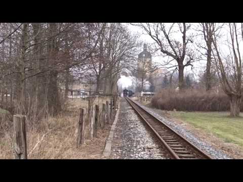 Mügeln .... Dampfzugfahrt "Wilder Robert" am 12.02.2017 im Hintergrund das Schloß Ruhethal