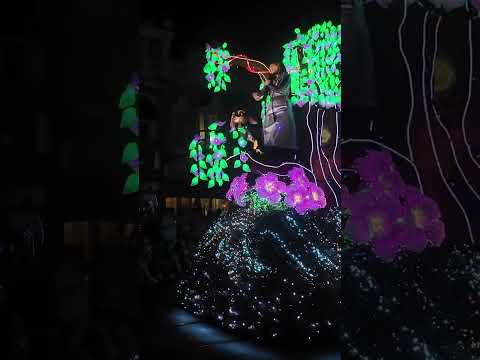 Thumbnail for Asha, Valentino, and Star SHINE in Disney’s NEW Starlight Parade ✨ #DisneyWish #StarlightParade