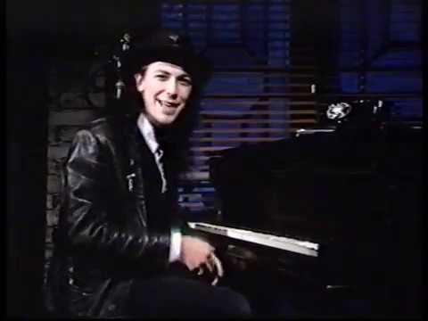 MTV EUROPE - VJ GARETH JONES "GAZ TOP"