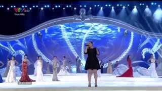 Kelly Clarkson - Stronger + A moment like this live in Vietnam 2014