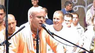 preview picture of video 'Kirtan Mela 2012 Germany. Kirtan with Kadamba Kanana Swami'