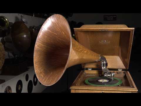 Victor Victrola VV XXV Schoolhouse Model playing "He Rode the Strawberry Roan"