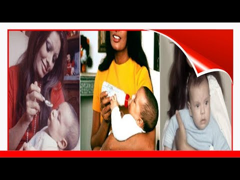 A Lovely Photo Of Sophia Loren At An Italian House With Her Son Carlo Ponti Jr. In 1969 !