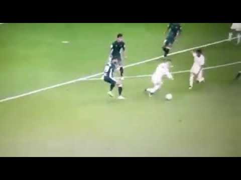 Cristiano Ronaldo Crazy Dive -😂