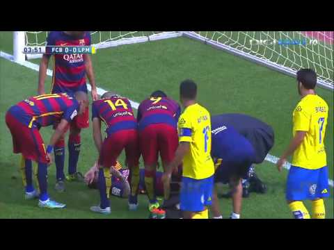 Leo Messi's knee injury in Barcelona - Las Palmas 2-1 26.09.2015